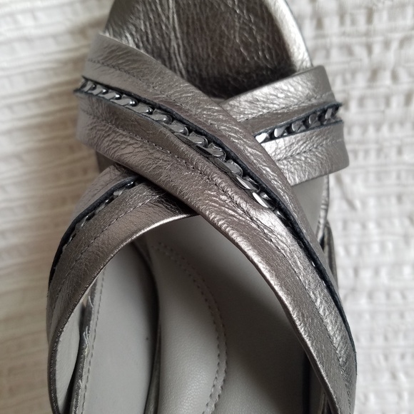 NWOT Kenneth Cole NY Dark Silver Leather Platform Heels - Picture 8 of 8